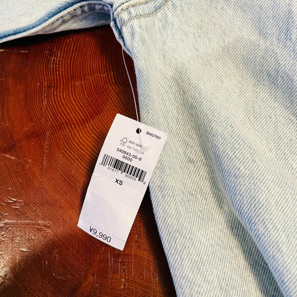 GAP UltraSoft Relaxed Cropped Icon Raw Hem Denim Jacket XS - Picture 12 of 16